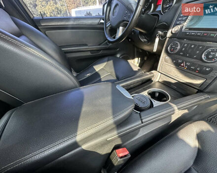 Чорний Мерседес ГЛ-Клас, об'ємом двигуна 4.66 л та пробігом 250 тис. км за 10500 $, фото 14 на Automoto.ua