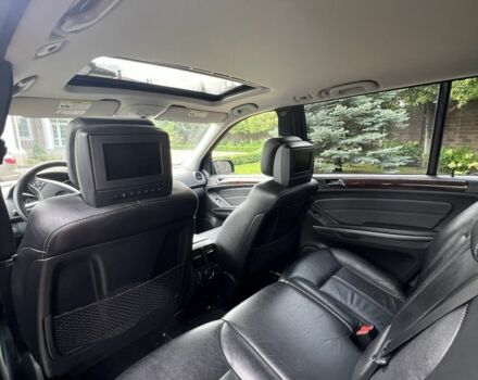 Черный Мерседес ГЛ-класс, объемом двигателя 4.7 л и пробегом 605 тыс. км за 13000 $, фото 19 на Automoto.ua