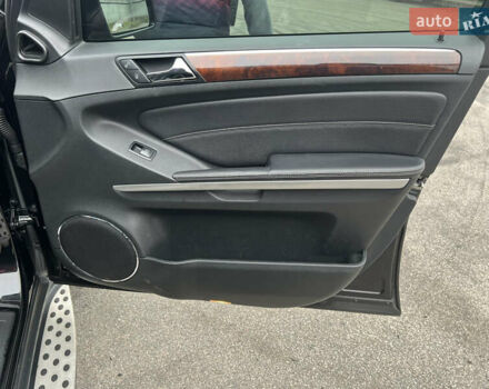 Черный Мерседес ГЛ-класс, объемом двигателя 4.66 л и пробегом 427 тыс. км за 10999 $, фото 22 на Automoto.ua