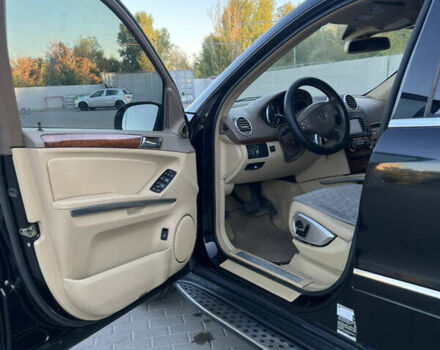 Черный Мерседес ГЛ-класс, объемом двигателя 4.7 л и пробегом 300 тыс. км за 8900 $, фото 16 на Automoto.ua