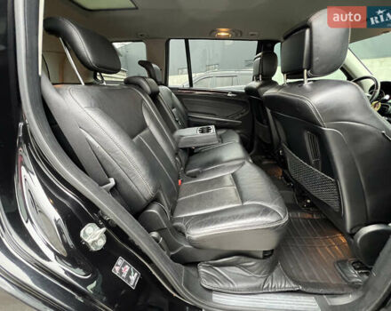 Черный Мерседес ГЛ-класс, объемом двигателя 4.66 л и пробегом 427 тыс. км за 10999 $, фото 21 на Automoto.ua