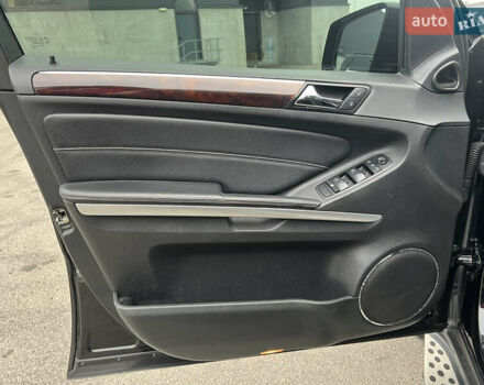 Черный Мерседес ГЛ-класс, объемом двигателя 4.66 л и пробегом 427 тыс. км за 10999 $, фото 6 на Automoto.ua