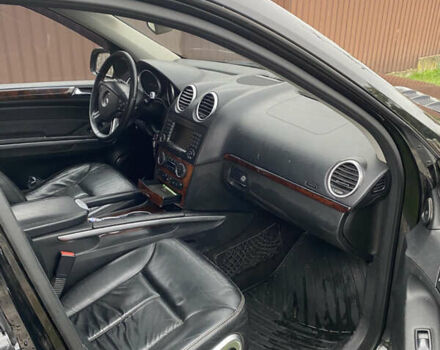 Чорний Мерседес ГЛ-Клас, об'ємом двигуна 4.66 л та пробігом 290 тис. км за 11000 $, фото 3 на Automoto.ua