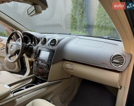 Черный Мерседес ГЛ-класс, объемом двигателя 5.46 л и пробегом 227 тыс. км за 10000 $, фото 60 на Automoto.ua