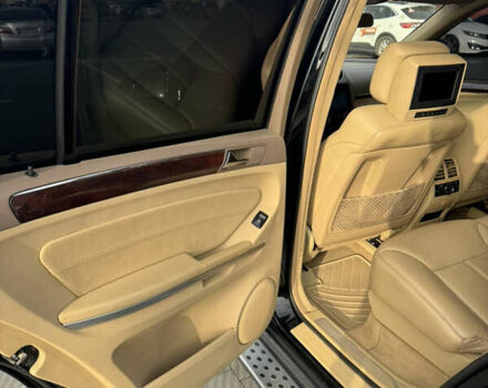 Чорний Мерседес ГЛ-Клас, об'ємом двигуна 5.46 л та пробігом 286 тис. км за 10600 $, фото 11 на Automoto.ua