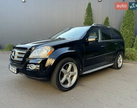 Черный Мерседес ГЛ-класс, объемом двигателя 5.46 л и пробегом 227 тыс. км за 10000 $, фото 1 на Automoto.ua