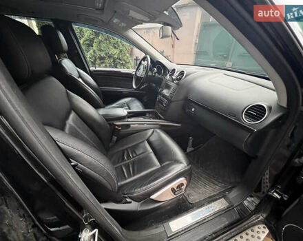 Черный Мерседес ГЛ-класс, объемом двигателя 5.46 л и пробегом 255 тыс. км за 10999 $, фото 7 на Automoto.ua