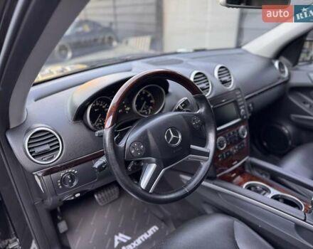 Мерседес ГЛ-Клас 2008 у Одесі на Automoto.ua Чорний Мерседес ГЛ-Клас, об'ємом двигуна 5.46 л та пробігом 193 тис. км за 14900 $, фото 16 на Automoto.ua