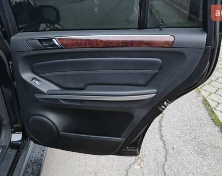 Чорний Мерседес ГЛ-Клас, об'ємом двигуна 4.66 л та пробігом 318 тис. км за 8900 $, фото 24 на Automoto.ua