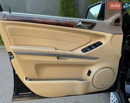 Черный Мерседес ГЛ-класс, объемом двигателя 5.46 л и пробегом 227 тыс. км за 10000 $, фото 24 на Automoto.ua