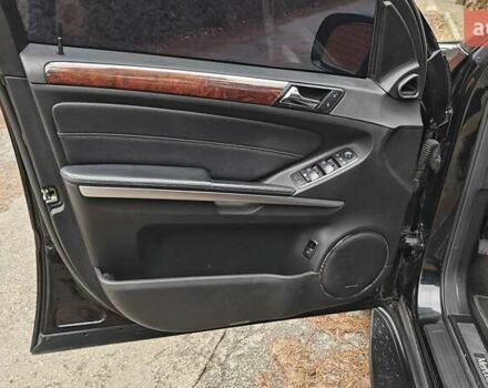 Чорний Мерседес ГЛ-Клас, об'ємом двигуна 4.66 л та пробігом 318 тис. км за 8900 $, фото 20 на Automoto.ua