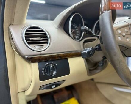 Мерседес ГЛ-класс 2008 в Черновцах на Automoto.ua Черный Мерседес ГЛ-класс, объемом двигателя 4.66 л и пробегом 400 тыс. км за 10800 $, фото 20 на Automoto.ua