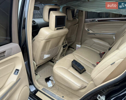 Черный Мерседес ГЛ-класс, объемом двигателя 5.46 л и пробегом 240 тыс. км за 6500 $, фото 13 на Automoto.ua