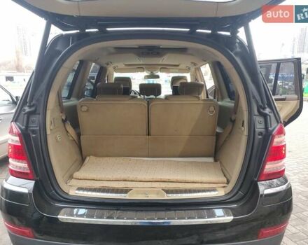 Черный Мерседес ГЛ-класс, объемом двигателя 5.46 л и пробегом 387 тыс. км за 13300 $, фото 2 на Automoto.ua