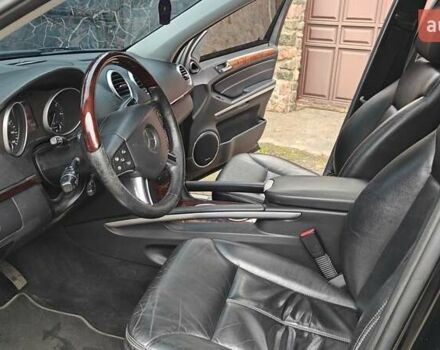 Чорний Мерседес ГЛ-Клас, об'ємом двигуна 4.66 л та пробігом 318 тис. км за 8900 $, фото 14 на Automoto.ua