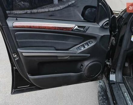 Чорний Мерседес ГЛ-Клас, об'ємом двигуна 4.66 л та пробігом 318 тис. км за 8900 $, фото 16 на Automoto.ua