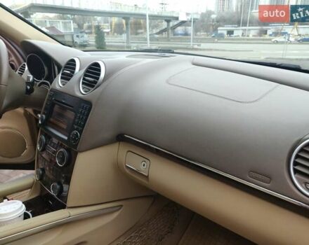 Черный Мерседес ГЛ-класс, объемом двигателя 5.46 л и пробегом 387 тыс. км за 13300 $, фото 4 на Automoto.ua