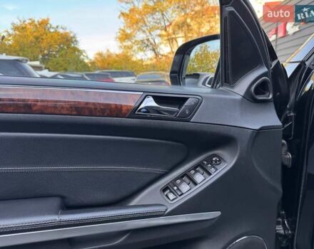 Мерседес ГЛ-Клас 2008 у Одесі на Automoto.ua Чорний Мерседес ГЛ-Клас, об'ємом двигуна 5.46 л та пробігом 193 тис. км за 14900 $, фото 9 на Automoto.ua