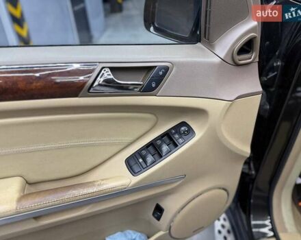 Мерседес ГЛ-класс 2008 в Черновцах на Automoto.ua Черный Мерседес ГЛ-класс, объемом двигателя 4.66 л и пробегом 400 тыс. км за 10800 $, фото 23 на Automoto.ua