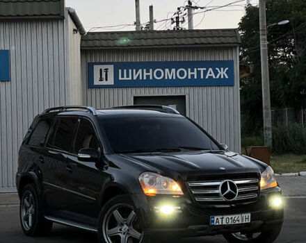 Чорний Мерседес ГЛ-Клас, об'ємом двигуна 5.5 л та пробігом 300 тис. км за 12000 $, фото 1 на Automoto.ua
