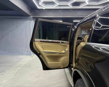 Черный Мерседес ГЛ-класс, объемом двигателя 4.7 л и пробегом 400 тыс. км за 10800 $, фото 19 на Automoto.ua