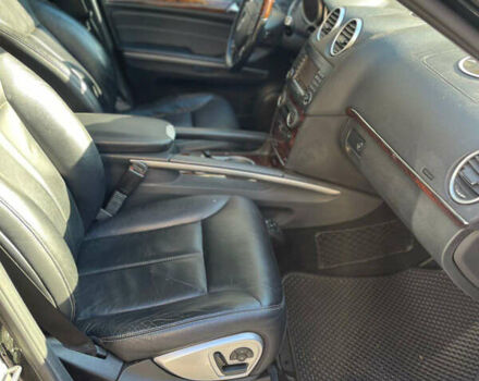 Черный Мерседес ГЛ-класс, объемом двигателя 5.46 л и пробегом 196 тыс. км за 12000 $, фото 3 на Automoto.ua