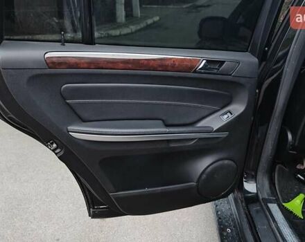 Чорний Мерседес ГЛ-Клас, об'ємом двигуна 4.66 л та пробігом 318 тис. км за 8900 $, фото 21 на Automoto.ua