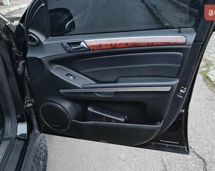 Чорний Мерседес ГЛ-Клас, об'ємом двигуна 4.66 л та пробігом 318 тис. км за 8900 $, фото 18 на Automoto.ua