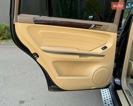 Черный Мерседес ГЛ-класс, объемом двигателя 5.46 л и пробегом 227 тыс. км за 10000 $, фото 44 на Automoto.ua