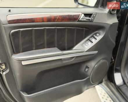 Мерседес ГЛ-класс 2008 в Киеве на Automoto.ua Черный Мерседес ГЛ-класс, объемом двигателя 2.99 л и пробегом 264 тыс. км за 11000 $, фото 12 на Automoto.ua
