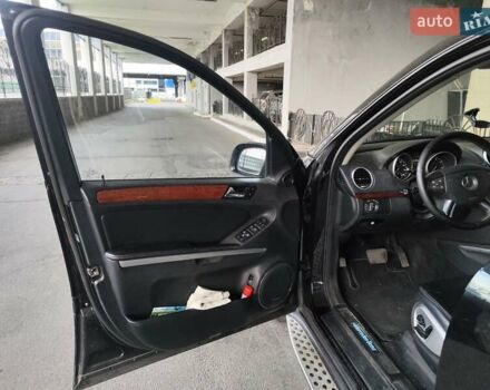 Черный Мерседес ГЛ-класс, объемом двигателя 4.66 л и пробегом 300 тыс. км за 11499 $, фото 16 на Automoto.ua