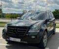 Черный Мерседес ГЛ-класс, объемом двигателя 5.5 л и пробегом 340 тыс. км за 8999 $, фото 1 на Automoto.ua