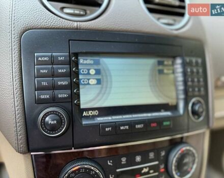 Черный Мерседес ГЛ-класс, объемом двигателя 5.46 л и пробегом 227 тыс. км за 10000 $, фото 42 на Automoto.ua