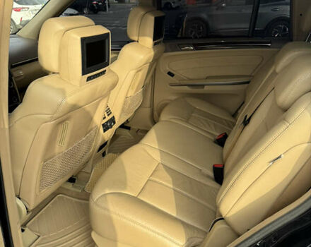 Чорний Мерседес ГЛ-Клас, об'ємом двигуна 5.46 л та пробігом 286 тис. км за 10600 $, фото 12 на Automoto.ua