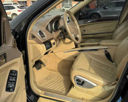 Чорний Мерседес ГЛ-Клас, об'ємом двигуна 5.46 л та пробігом 286 тис. км за 10600 $, фото 9 на Automoto.ua