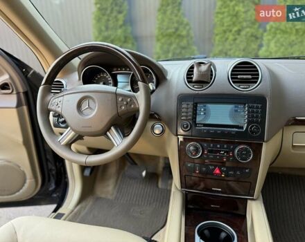 Черный Мерседес ГЛ-класс, объемом двигателя 5.46 л и пробегом 227 тыс. км за 10000 $, фото 41 на Automoto.ua