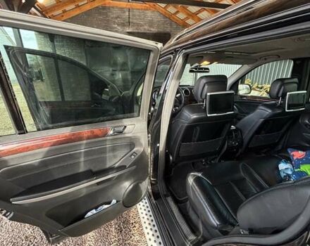 Черный Мерседес ГЛ-класс, объемом двигателя 5.46 л и пробегом 335 тыс. км за 13500 $, фото 6 на Automoto.ua