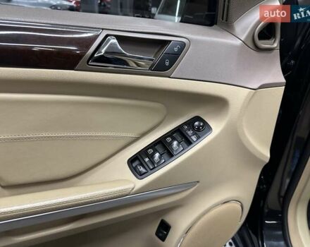 Черный Мерседес ГЛ-класс, объемом двигателя 5.46 л и пробегом 205 тыс. км за 16500 $, фото 19 на Automoto.ua