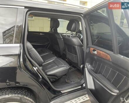 Мерседес ГЛ-класс 2013 в Ровно на Automoto.ua Черный Мерседес ГЛ-класс, объемом двигателя 2.99 л и пробегом 240 тыс. км за 25700 $, фото 49 на Automoto.ua