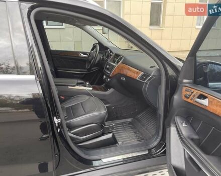 Мерседес ГЛ-класс 2013 в Ровно на Automoto.ua Черный Мерседес ГЛ-класс, объемом двигателя 2.99 л и пробегом 240 тыс. км за 25700 $, фото 50 на Automoto.ua
