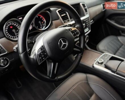 Мерседес ГЛ-класс 2015 в Киеве на Automoto.ua Черный Мерседес ГЛ-класс, объемом двигателя 3 л и пробегом 229 тыс. км за 30900 $, фото 41 на Automoto.ua