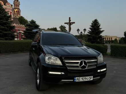 Черный Мерседес ГЛ-класс, объемом двигателя 4.7 л и пробегом 250 тыс. км за 12000 $, фото 1 на Automoto.ua