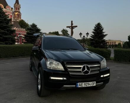 Чорний Мерседес ГЛ-Клас, об'ємом двигуна 4.7 л та пробігом 250 тис. км за 12000 $, фото 1 на Automoto.ua