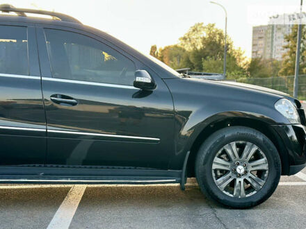 Черный Мерседес ГЛ-класс, объемом двигателя 5.5 л и пробегом 328 тыс. км за 11999 $, фото 1 на Automoto.ua