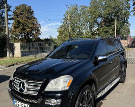 Черный Мерседес ГЛ-класс, объемом двигателя 5.46 л и пробегом 235 тыс. км за 12900 $, фото 1 на Automoto.ua