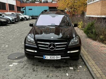 Черный Мерседес ГЛ-класс, объемом двигателя 4.66 л и пробегом 349 тыс. км за 14000 $, фото 1 на Automoto.ua