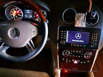 Черный Мерседес ГЛ-класс, объемом двигателя 5.5 л и пробегом 193 тыс. км за 14000 $, фото 1 на Automoto.ua