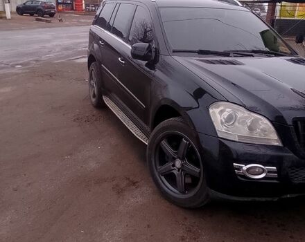 Черный Мерседес ГЛ-класс, объемом двигателя 5.6 л и пробегом 350 тыс. км за 14000 $, фото 1 на Automoto.ua