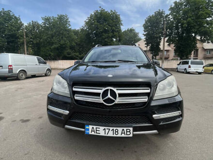 Мерседес ГЛ-Клас 2010 у Кривому Розі на Automoto.ua Чорний Мерседес ГЛ-Клас, об'ємом двигуна 5.46 л та пробігом 303 тис. км за 11000 $, фото 1 на Automoto.ua