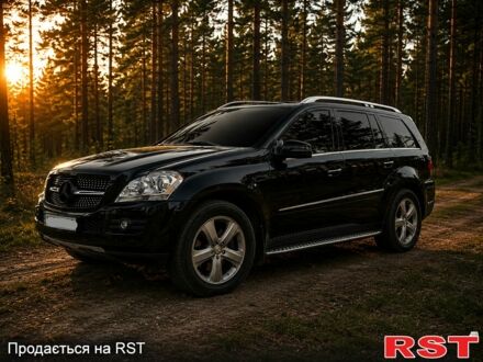 Черный Мерседес ГЛ-класс, объемом двигателя 3.5 л и пробегом 125 тыс. км за 16000 $, фото 1 на Automoto.ua